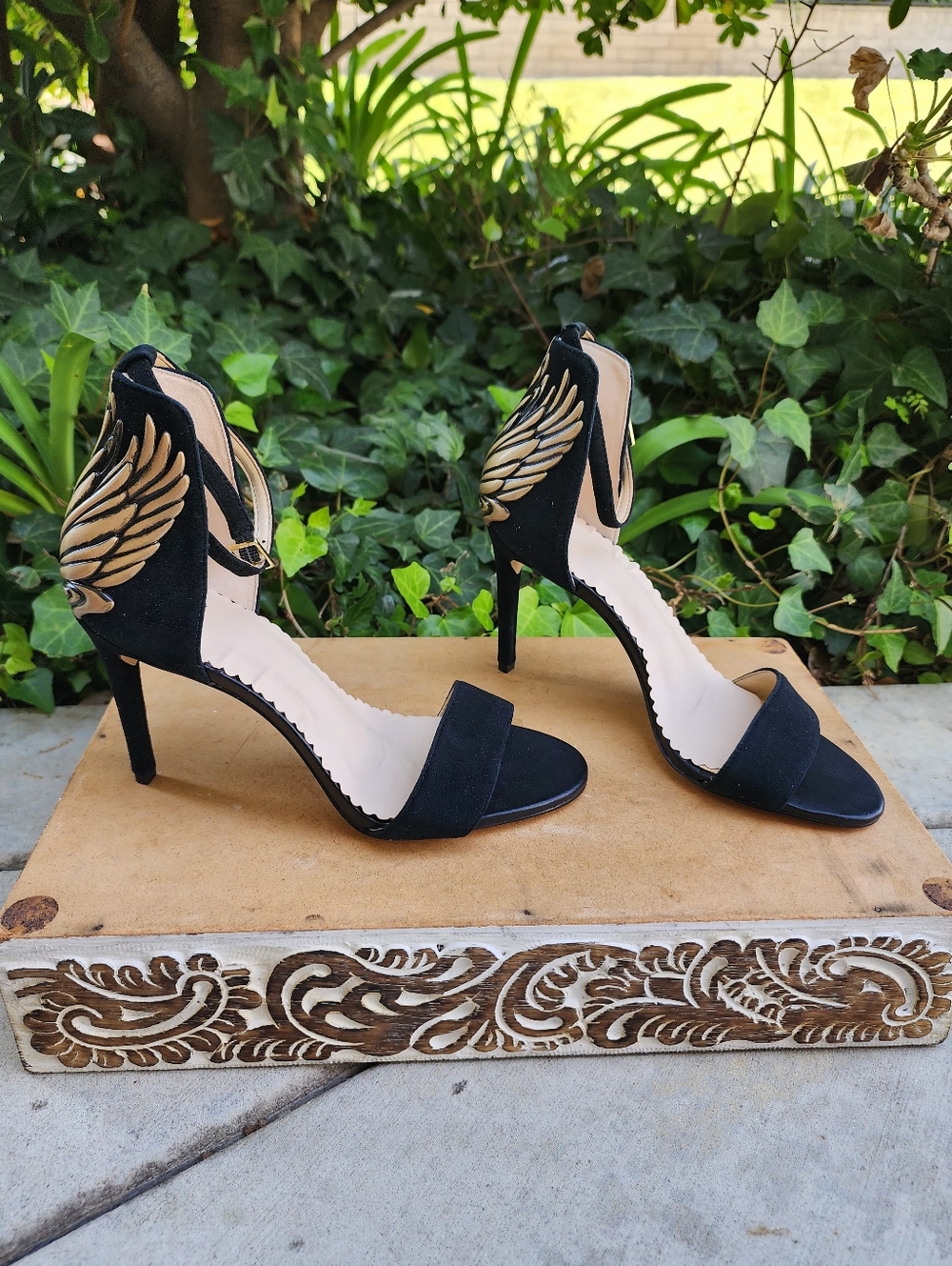 Sexy Wing Accented Katy Perry Sandals - Picture 3 of 6